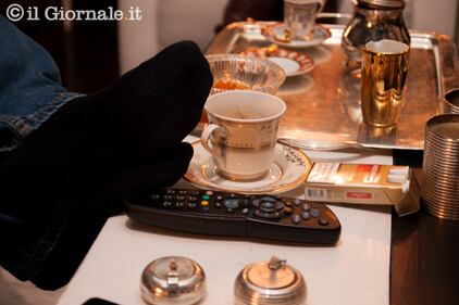 Ore 8:00 l'attesa del direttore Alessandro Sallusti a casa 9