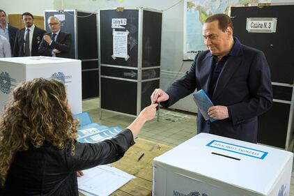 Roma, Silvio Berlusconi vota al seggio 1