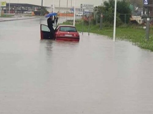 La Sardegna sotto il nubifragio. Un morto travolto dall'acqua