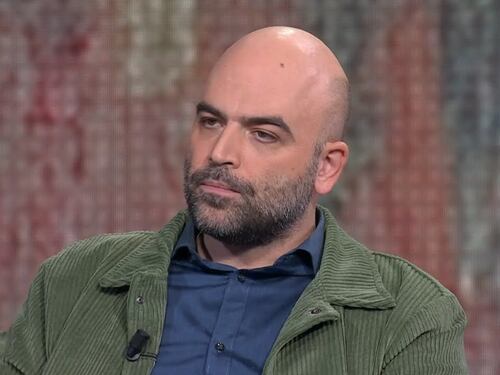 "Avevo ragione io". Saviano inventa un'altra bufala sul saluto del 2 giugno