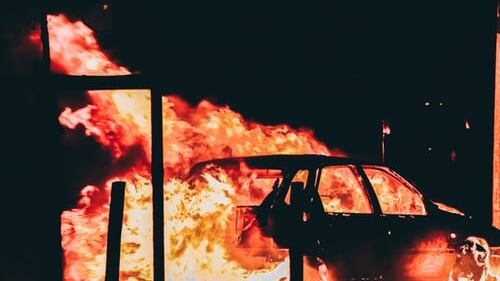 A fuoco l'auto del maresciallo per vendetta: condannati a risarcirlo con 2 milioni di euro