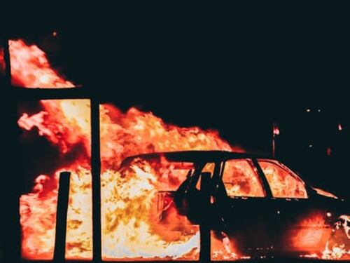 A fuoco l'auto del maresciallo per vendetta: condannati a risarcirlo con 2 milioni di euro