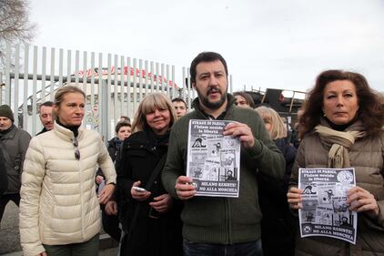 La Lega volantina a Milano le vignette di Charlie Hebdo 1