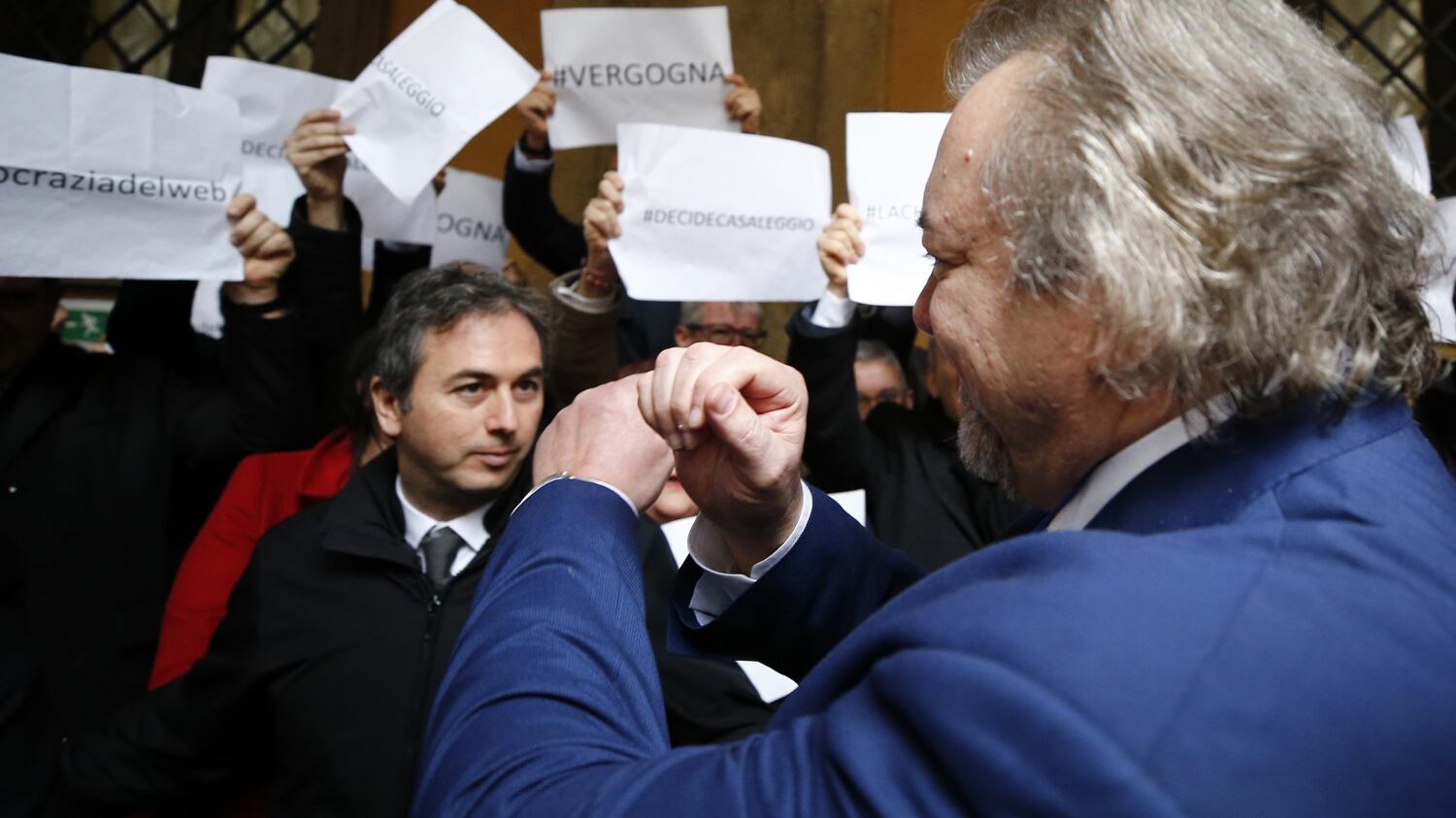 Il forcaiolo a 5 Stelle e l'orrore delle manette
