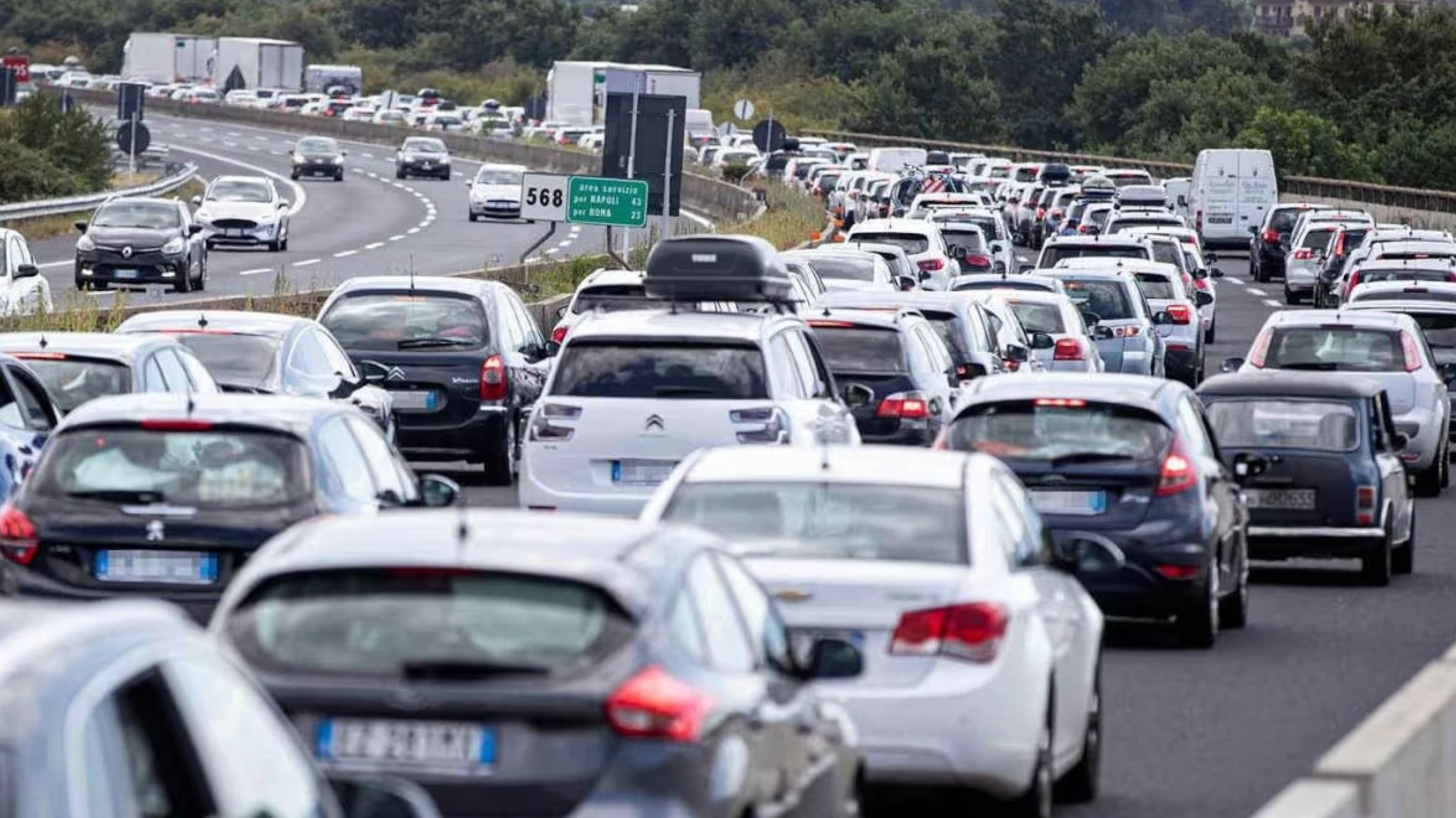 Festività natalizie, traffico e code: ecco i giorni da bollino rosso sulle strade italiane