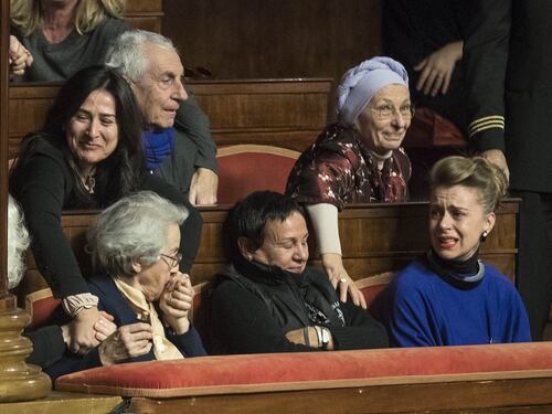 La Cei contraria al biotestamento, ora è scontro con il Pd