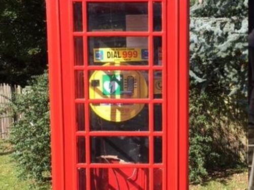 Londra, le vecchie cabine telefoniche ora ospitano i defibrillatori
