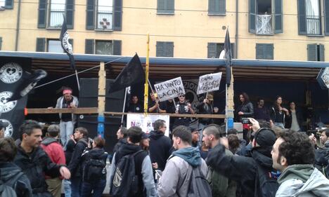 Milano in mano ai black bloc 8