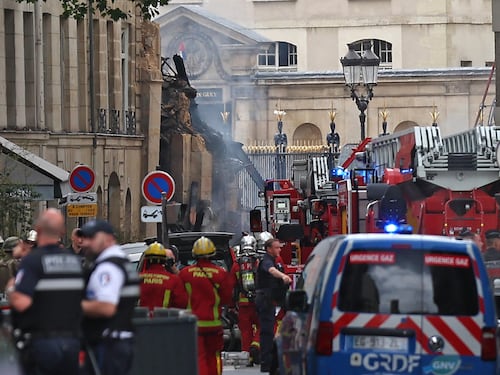 Violenta esplosione a Parigi: crolla la Paris American Academy