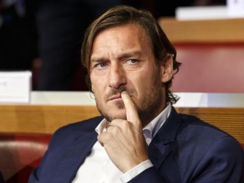 "Cimici e gps in auto". Totti accusa: polemica sugli investigatori