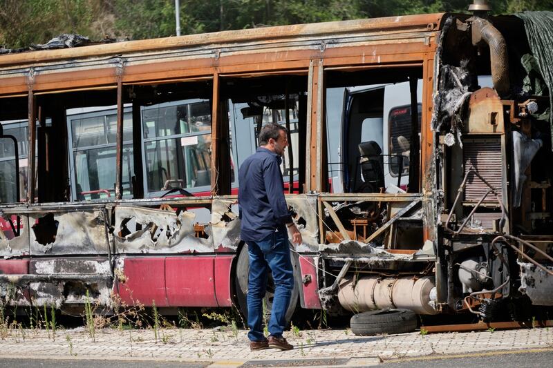 Il blitz di Salvini nella rimessa Atac presa di mira dai nomadi 12
