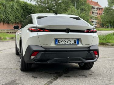 Peugeot 408 Hybrid 225: guarda la gallery del crossover francese (anche) plug-in 8