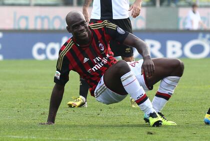 Balotelli, via cresta ed orecchini 11
