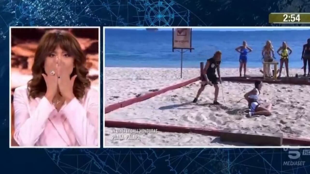 "Lo strattone è stato molto forte". Brutto infortunio in diretta per Marina Suma all'Isola dei Famosi