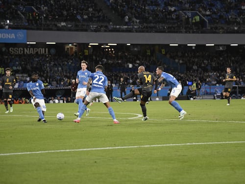 Napoli e Roma sull’ottovolante: gara “pazza”, finisce 3-3 con doppiette di McTominay e Balerdi. Espulso Allegri