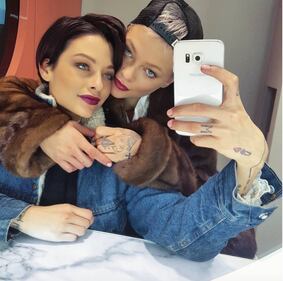 Le Donatella, selfie sexy per due 15