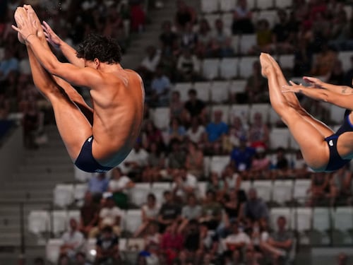 Europei di nuoto, l’Italia è d’oro con Pellacani e Santoro nel sincro misto