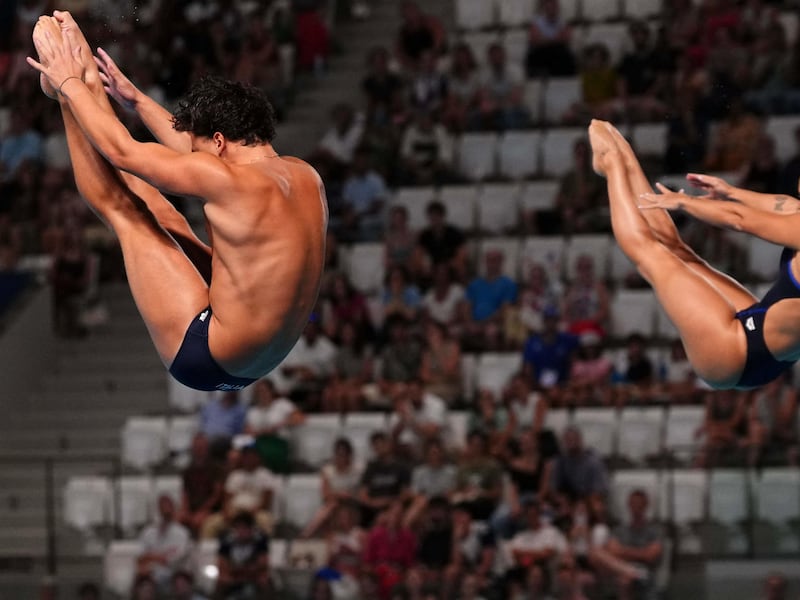 Europei di nuoto, l’Italia è d’oro con Pellacani e Santoro nel sincro misto