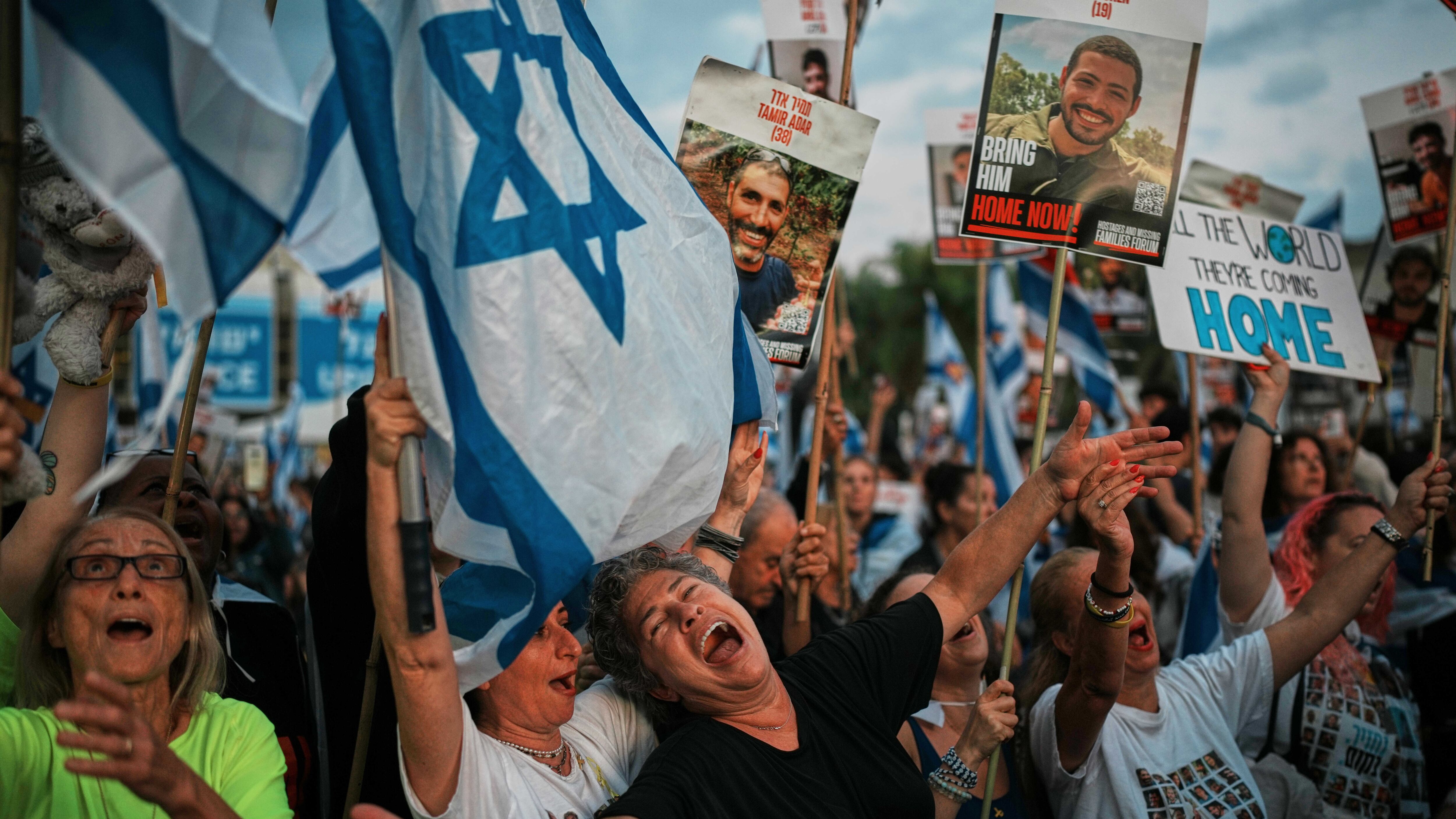 "Ora ritorni a casa, la guerra è finita!". Gli ostaggi liberati e la gioia di Israele