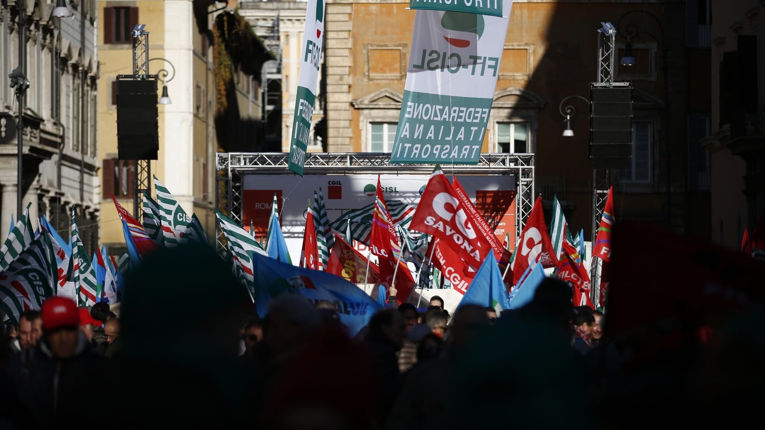 Gli operai dell'ex Ilva in piazza contro Mittal