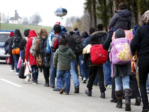Migranti, il trucco per salvare Schengen "Controlli alle frontiere per 2 anni"