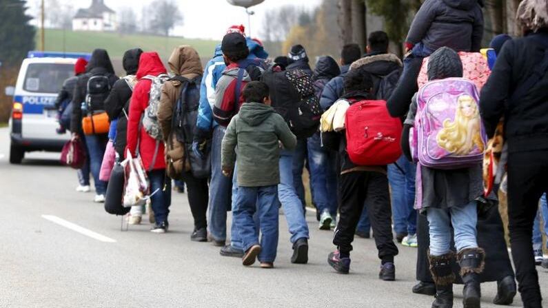 Migranti, Austria: "La rotta italiana va chiusa come quella dai Balcani"
