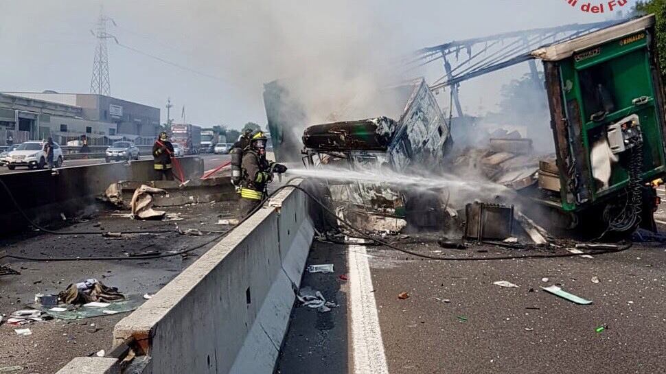 Grave incidente sulla A4: code e malori per il caldo