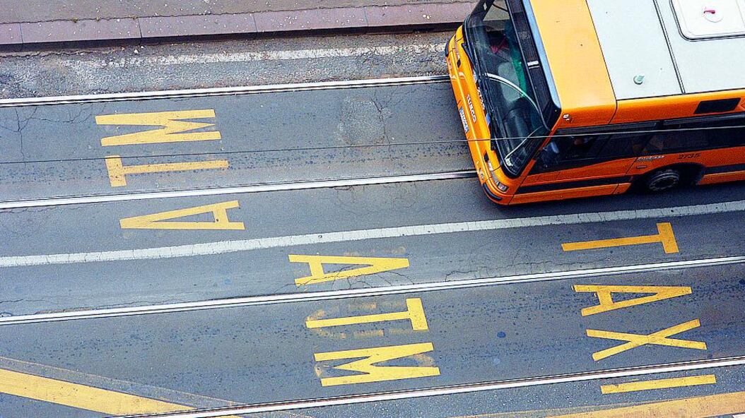 Dimezzati i pass per le corsie riservate