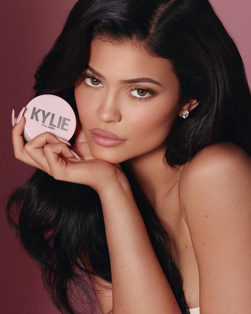 Kylie Jenner mostra il suo lato B perfetto e sfida la sorella Kim Kardashian 3