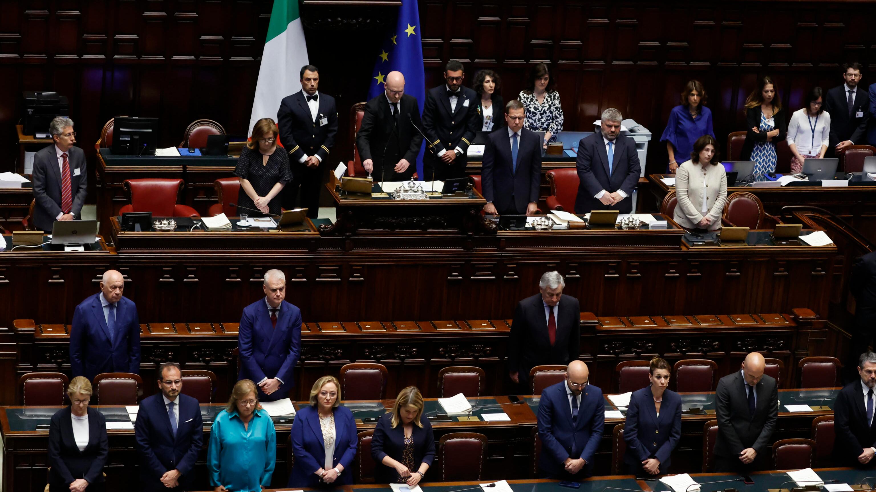 La standing ovation a Montecitorio. "Era un riferimento per tutti i moderati"
