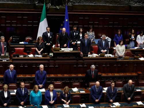 La standing ovation a Montecitorio. "Era un riferimento per tutti i moderati"