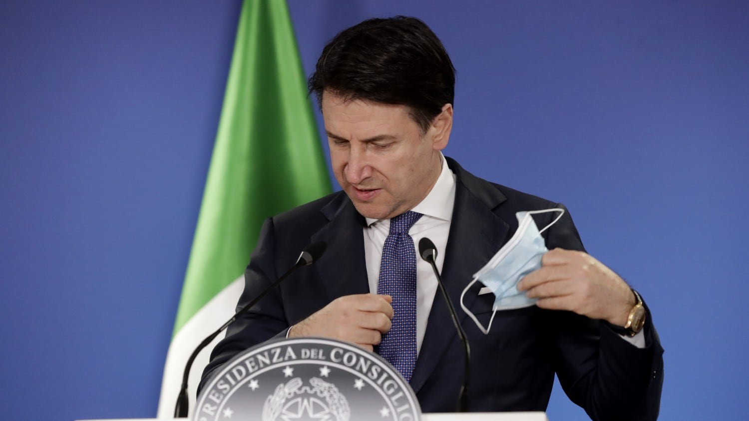 "Ora basta tirare a campare". Un nuovo siluro affonda Conte