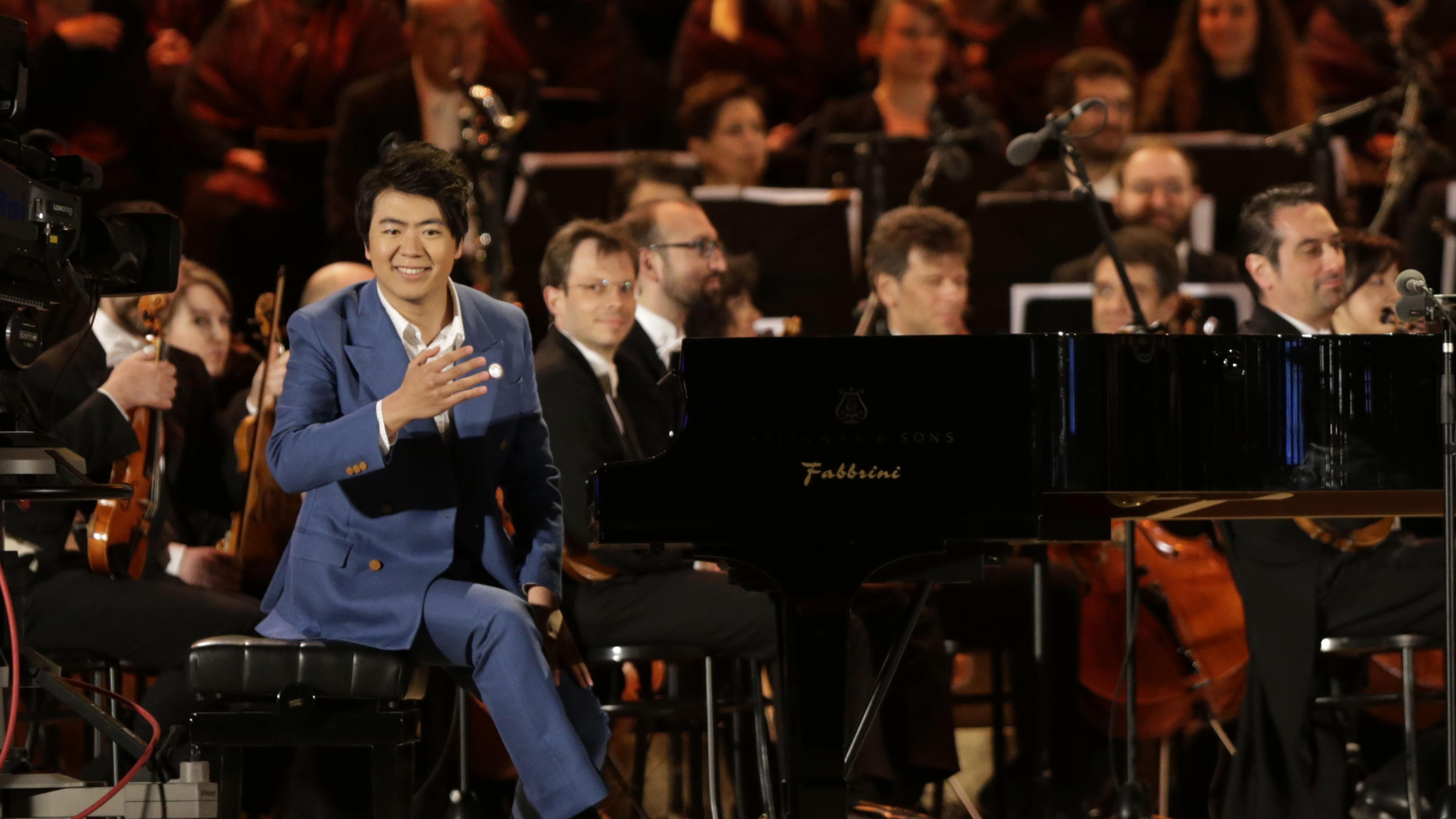 Le acrobazie pianistiche del fenomeno Lang Lang e un Mozart «ridolinizzato»