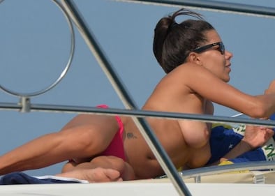 Topless per l'estate 2016, le vip più sexy 15