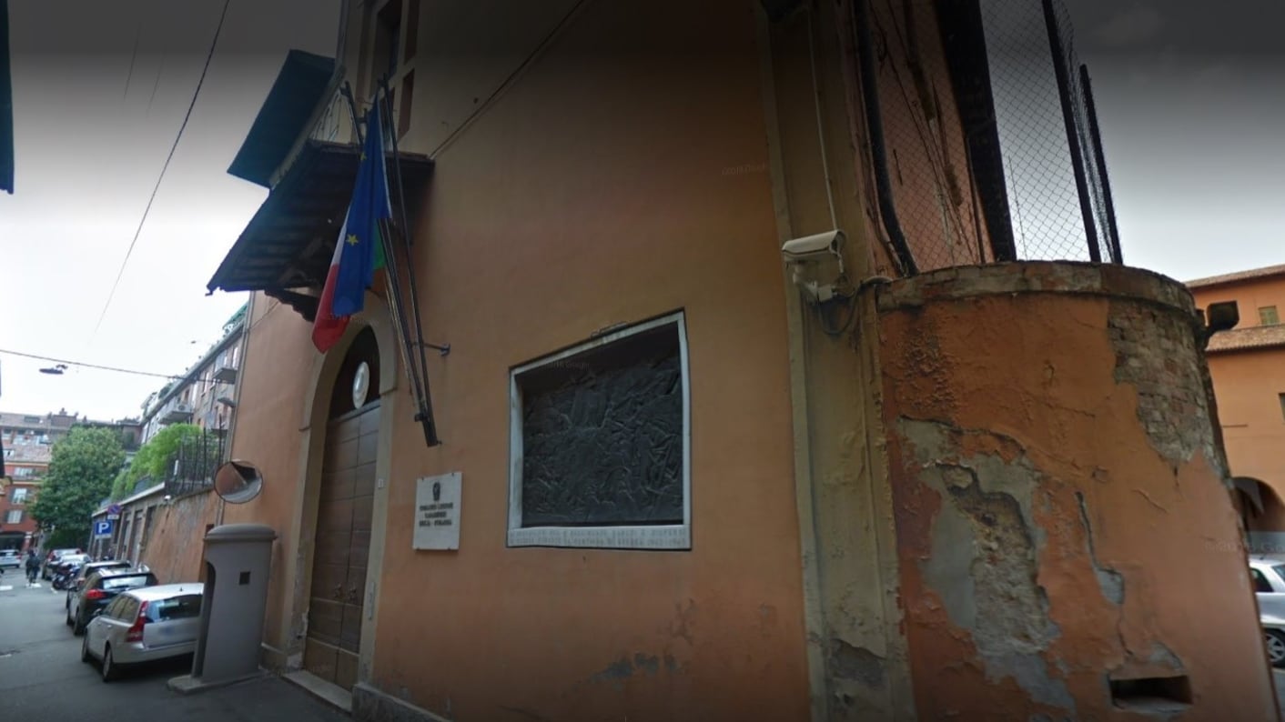 Bologna, attacca militari e si ferisce: tunisino preso col taser