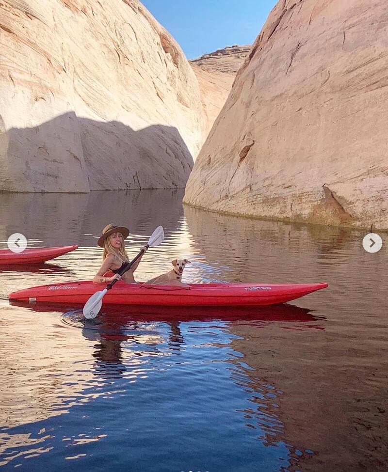 Miley Cyrus, il viaggio nel deserto: foto 12