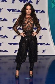 Demi Lovato hot in calze a rete 28