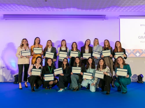 Accademia Fiera Milano, diplomate le 20 studentesse del Master Progea