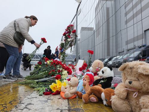 Città blindate, niente eventi e code per donare il sangue: i russi riscoprono la paura. E ora l'Fsb finisce nel mirino