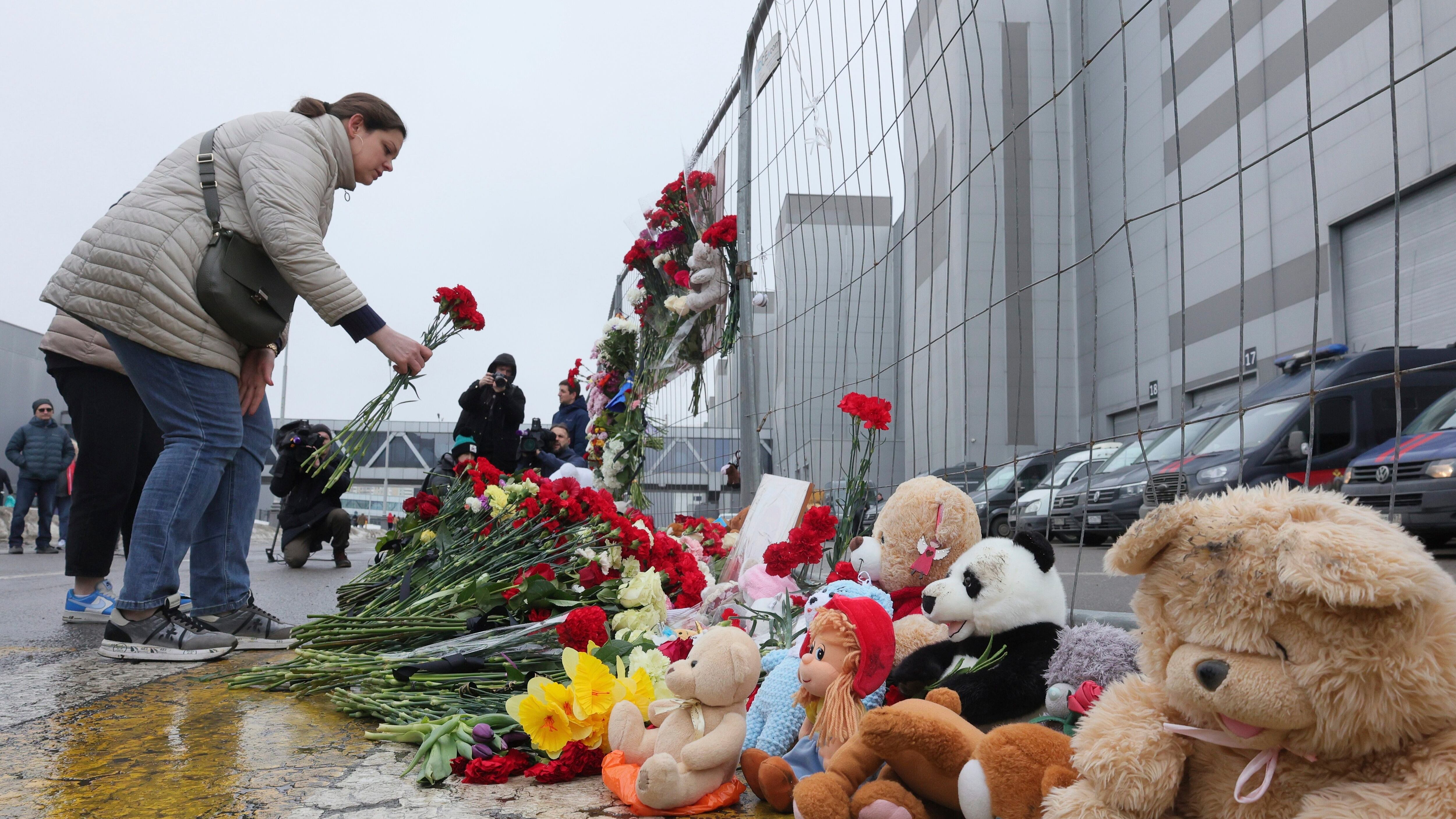 Città blindate, niente eventi e code per donare il sangue: i russi riscoprono la paura. E ora l'Fsb finisce nel mirino