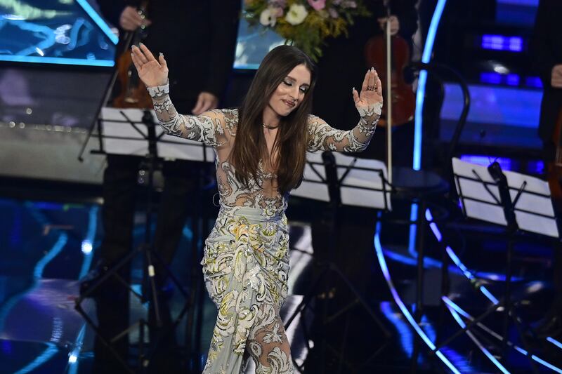 Sanremo 2024: ecco il look della quarta serata del Festival di Angelina Mango 15