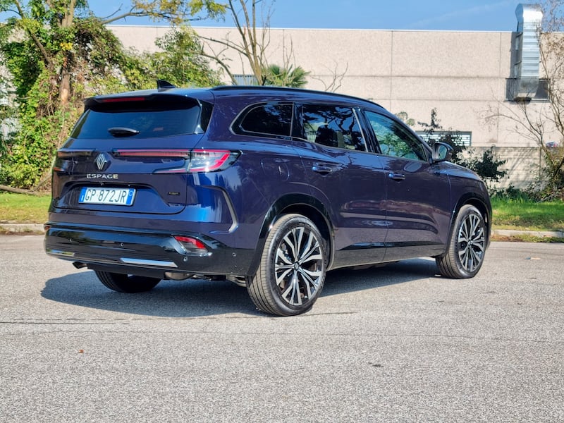 Renault Espace E-Tech: guarda la gallery del nuovo SUV sette posti 9