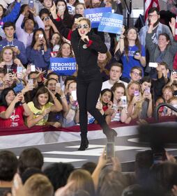 Lady Gaga per Hillary Clinton e le proteste negli Usa 9