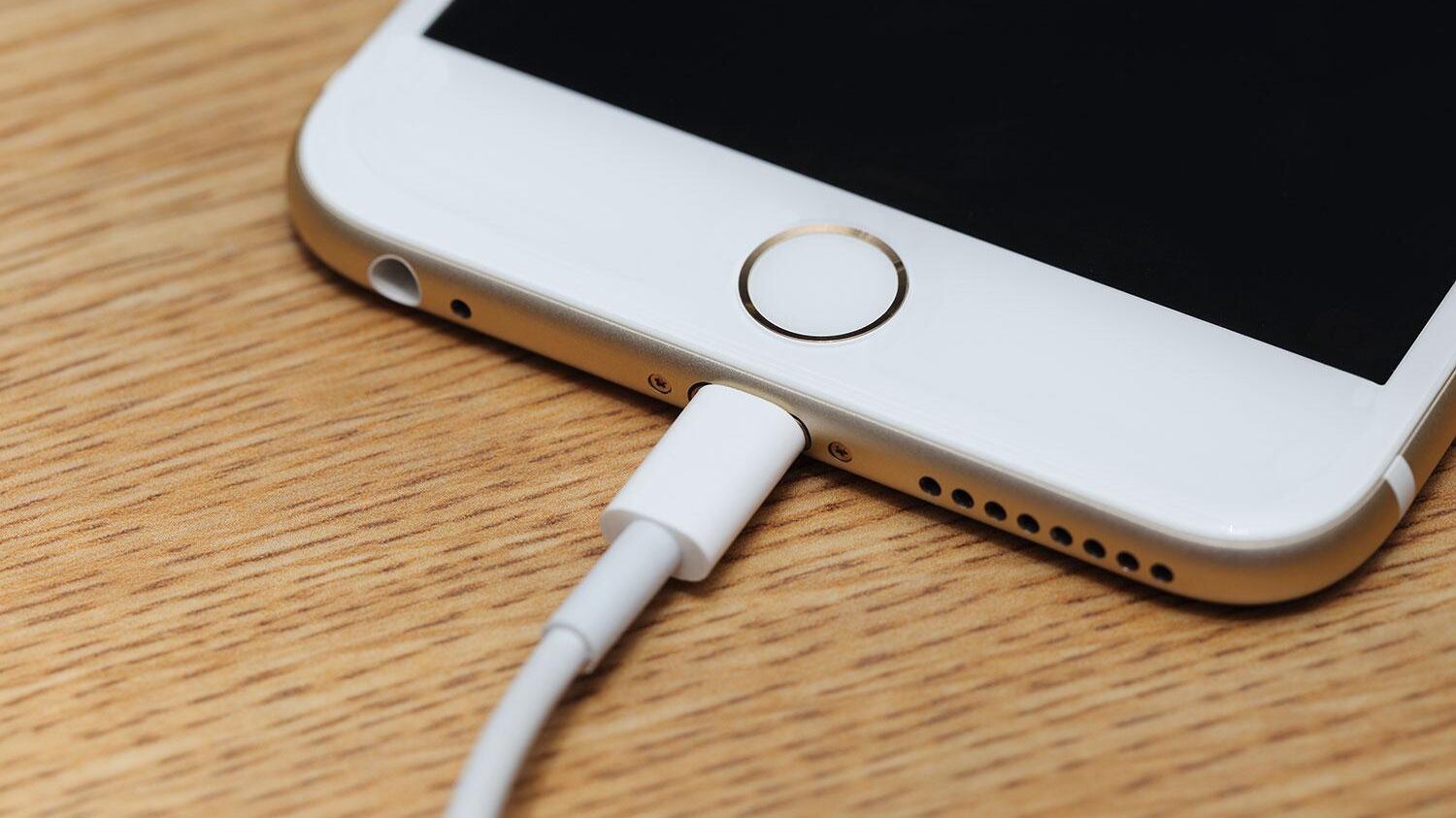 Ahi, lo smartphone è scarico: ecco 10 trucchi per evitarlo