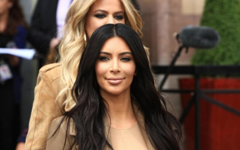 Kim Kardashian e la sorella Khloe litigano per chi è più famosa: "tu hai un complesso d'inferiorità" 12