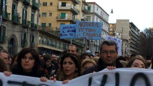Napoli, 17enne accoltellato dal branco: il corteo per dire “no alla violenza” 7