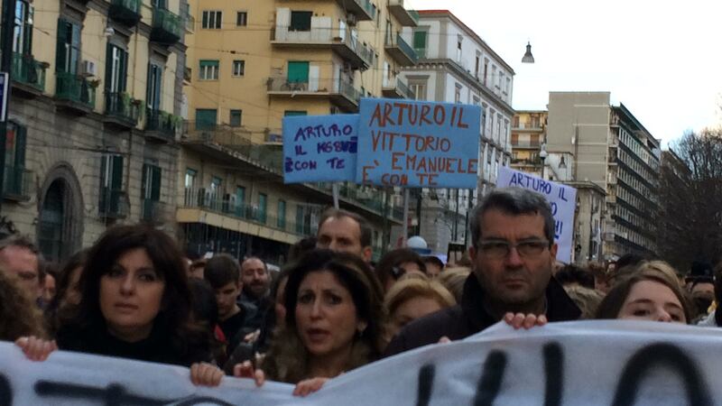 Napoli, 17enne accoltellato dal branco: il corteo per dire “no alla violenza” 7