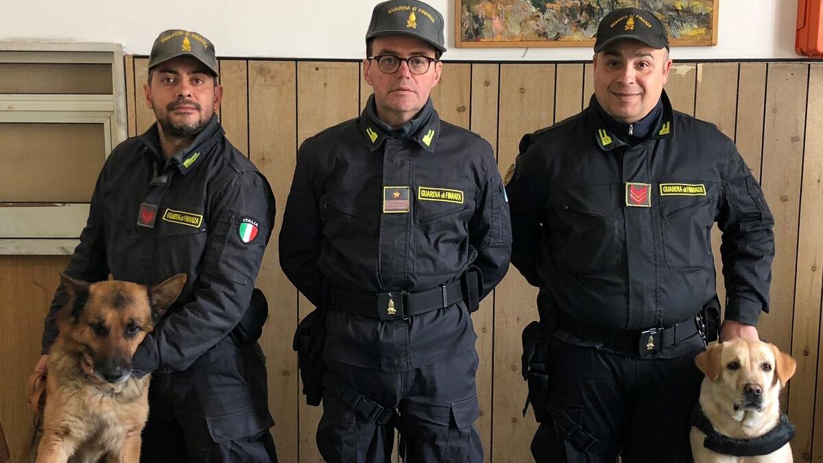 Ottomila dosi di eroina da spacciare a Perugia, due africani in arresto