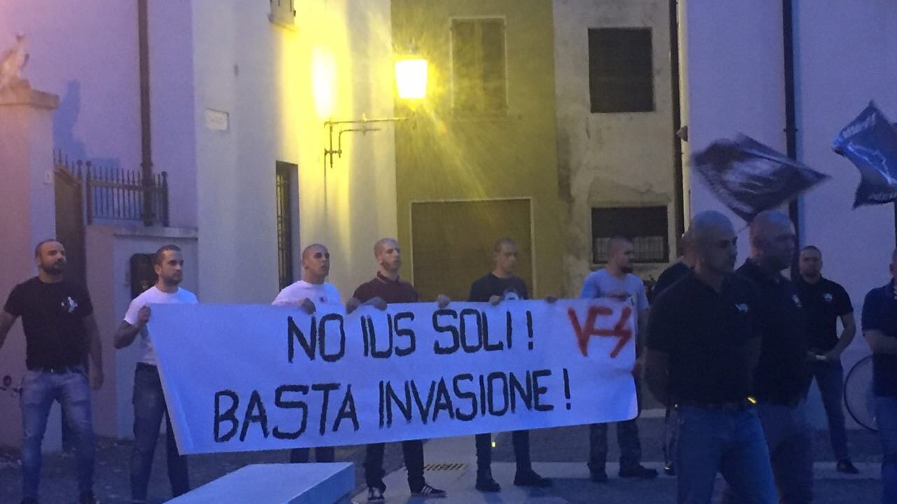 Mantova, blitz dell'estrema destra contro lo ius soli