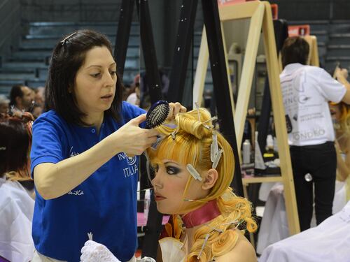 Acconciature per stupire: hair stilyst in gara a InterCharm per il Campionato del mondo